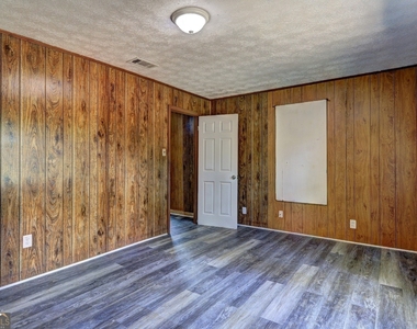 509 Lynmore Circle - Photo Thumbnail 5