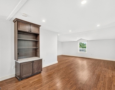 262 Prospect Ave - Photo Thumbnail 25
