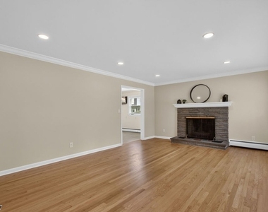 663 Mountain Ave - Photo Thumbnail 8