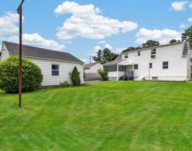 663 Mountain Ave - Photo Thumbnail 5