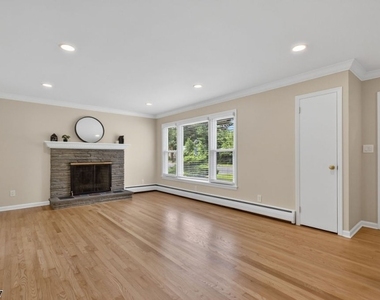 663 Mountain Ave - Photo Thumbnail 2