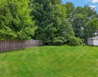 663 Mountain Ave - Photo Thumbnail 6