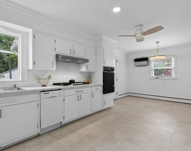 663 Mountain Ave - Photo Thumbnail 3
