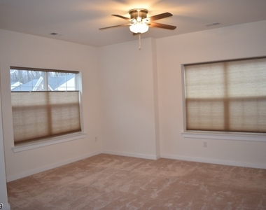 229 Parkview Ln - Photo Thumbnail 12