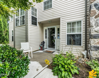 2907 Greenspire Court - Photo Thumbnail 3