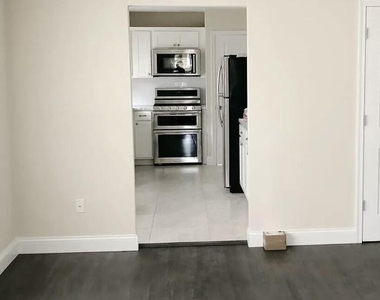 106 Leighton Avenue - Photo Thumbnail 5