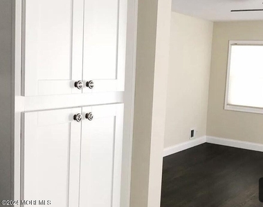 106 Leighton Avenue - Photo Thumbnail 6