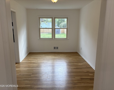 19 Lennox Avenue - Photo Thumbnail 4