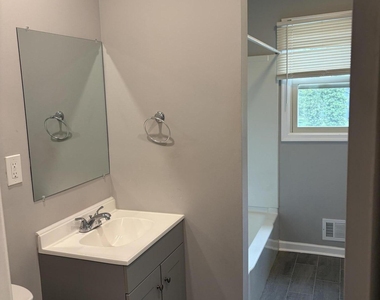 19 Lennox Avenue - Photo Thumbnail 8