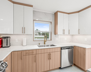 17 Johnston Street - Photo Thumbnail 8