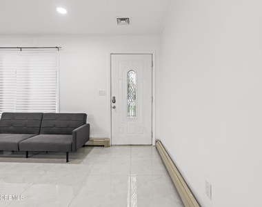 17 Johnston Street - Photo Thumbnail 3