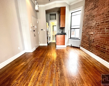 Mott Street - Photo Thumbnail 2