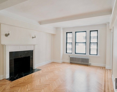 East 68 Street - Photo Thumbnail 1