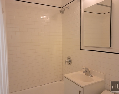 East 89 Street - Photo Thumbnail 4