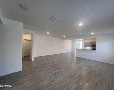 19 N 197th Drive - Photo Thumbnail 3