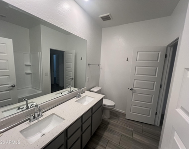 19 N 197th Drive - Photo Thumbnail 10