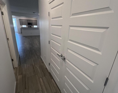 19 N 197th Drive - Photo Thumbnail 5
