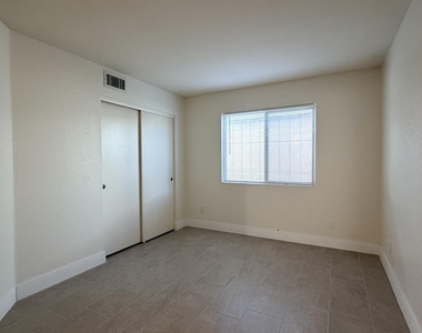 1559 E Whitten Street - Photo Thumbnail 11