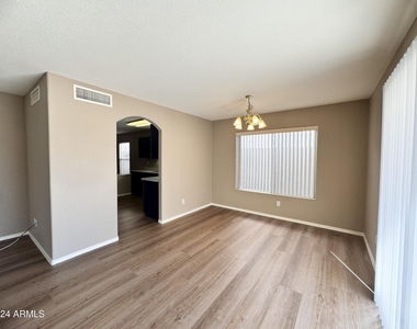 10453 N 76th Drive - Photo Thumbnail 11