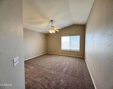 10453 N 76th Drive - Photo Thumbnail 22