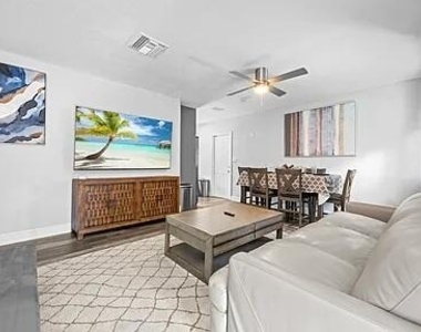 1208 Ne 5th Avenue - Photo Thumbnail 4