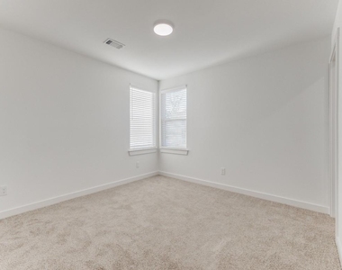 1017 Ray Drive - Photo Thumbnail 8