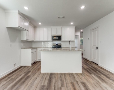 1017 Ray Drive - Photo Thumbnail 2