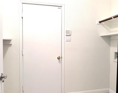 10109 Samantha Drive - Photo Thumbnail 13