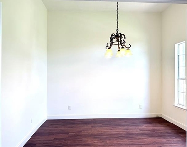 10109 Samantha Drive - Photo Thumbnail 3