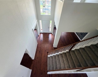 10109 Samantha Drive - Photo Thumbnail 7