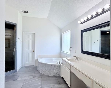 10109 Samantha Drive - Photo Thumbnail 19