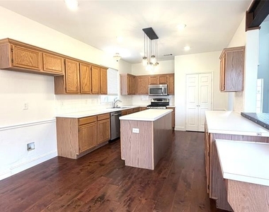10109 Samantha Drive - Photo Thumbnail 11