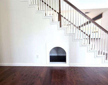 10109 Samantha Drive - Photo Thumbnail 8