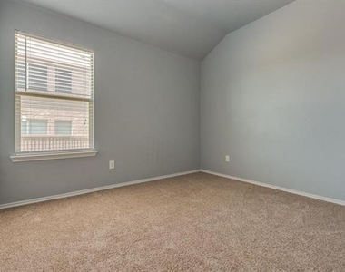 5313 Beacon Lane - Photo Thumbnail 16