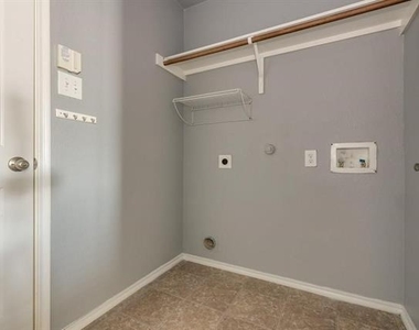 5313 Beacon Lane - Photo Thumbnail 18