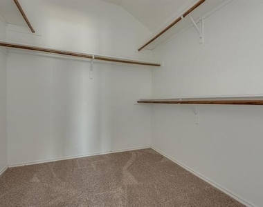5313 Beacon Lane - Photo Thumbnail 14