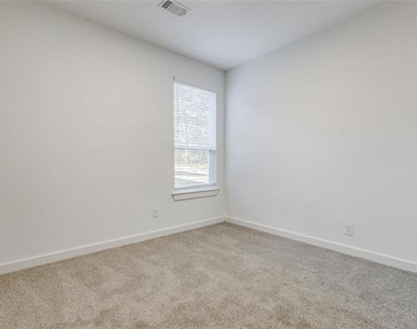 1025 Ray Drive - Photo Thumbnail 7