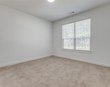 1025 Ray Drive - Photo Thumbnail 9