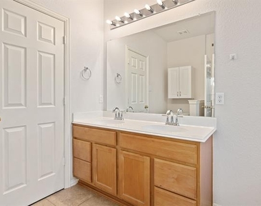11613 Snyder Drive - Photo Thumbnail 7