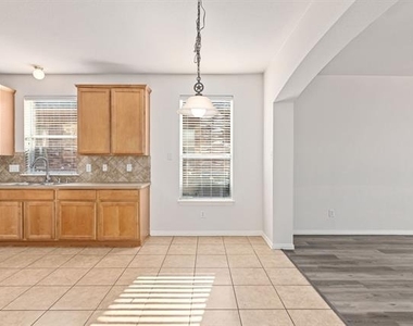 11613 Snyder Drive - Photo Thumbnail 5