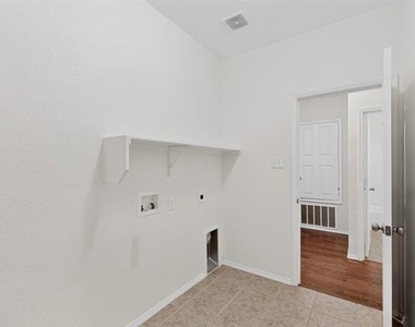 2409 Buelingo Lane - Photo Thumbnail 24