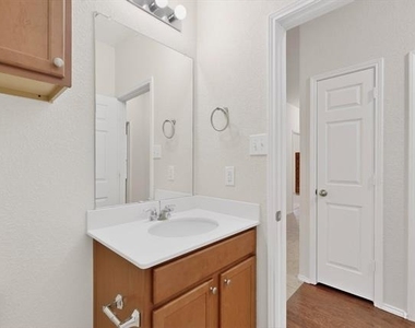 2409 Buelingo Lane - Photo Thumbnail 16