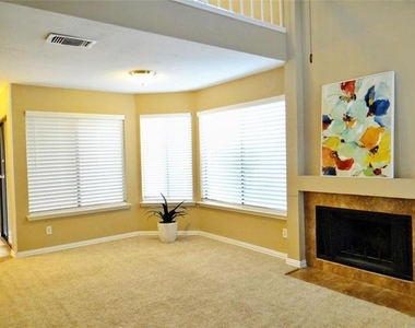 517 Ranch Trail - Photo Thumbnail 4