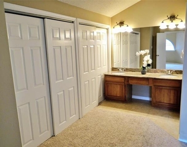 517 Ranch Trail - Photo Thumbnail 15