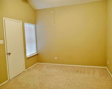 517 Ranch Trail - Photo Thumbnail 8