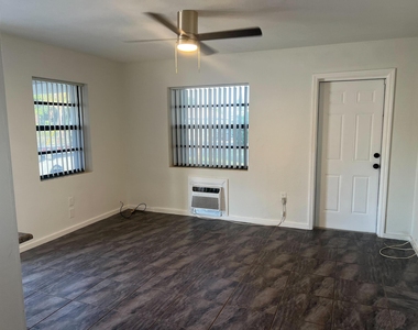1202 S M Street - Photo Thumbnail 3
