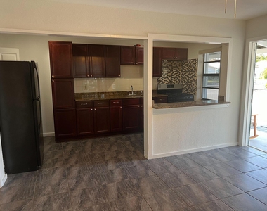 1202 S M Street - Photo Thumbnail 5