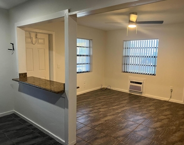 1202 S M Street - Photo Thumbnail 2