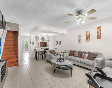 9850 Nw 57th Manor - Photo Thumbnail 4