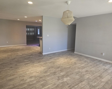 7426 E Holly Street - Photo Thumbnail 2